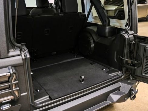 Used 2024 Jeep Wrangler Unlimited Sport image 41