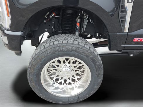 Used 2024 Ford F250 Platinum w/ Tremor Off-Road Package image 35