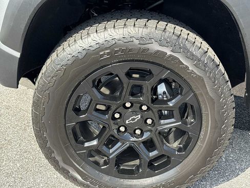 New 2026 Chevrolet Colorado Trail Boss w/ Off-Road Front Bumper Package AWD/4WD image 32