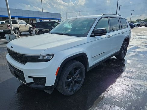 Used 2023 Jeep Grand Cherokee L Laredo image 3