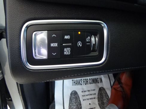 Used 2025 Buick Enclave Preferred AWD/4WD image 22