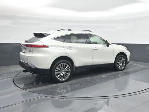 Used 2022 Toyota Venza XLE image 15