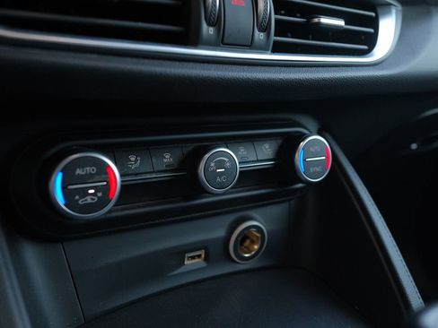 Used 2019 Alfa Romeo Stelvio image 23