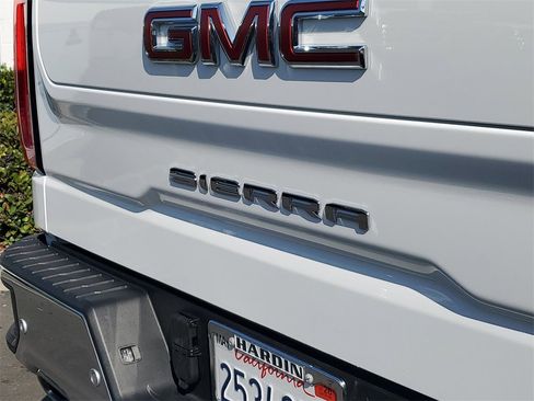 Used 2025 GMC Sierra 1500 SLT w/ SLT Premium Package image 8