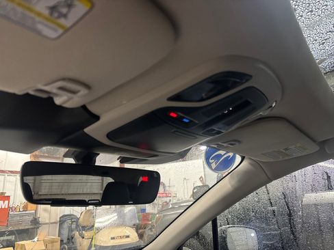 Certified 2025 Subaru Outback Limited image 28