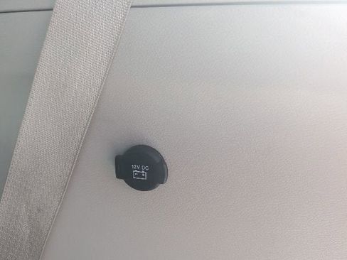 Used 2023 Chrysler Voyager LX FWD image 14