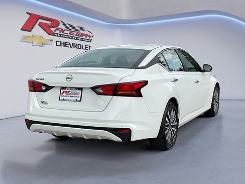 Used 2025 Nissan Altima 2.5 SV FWD image 5
