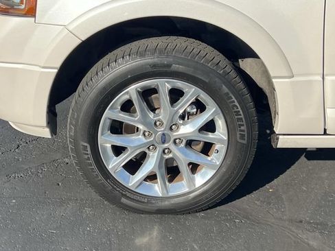 Used 2017 Ford Expedition Limited w/ Equipment Group 301A AWD/4WD image 9