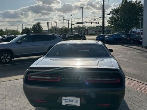 Used 2016 Dodge Challenger R/T image 10