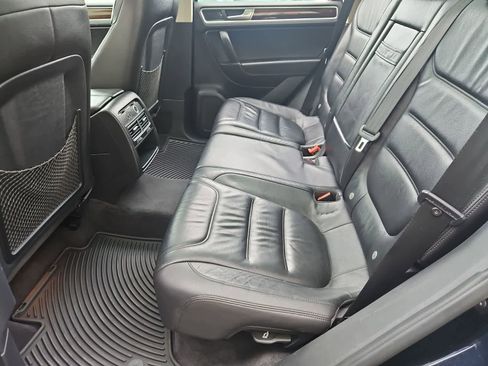 Used 2015 Volkswagen Touareg TDI AWD/4WD image 20