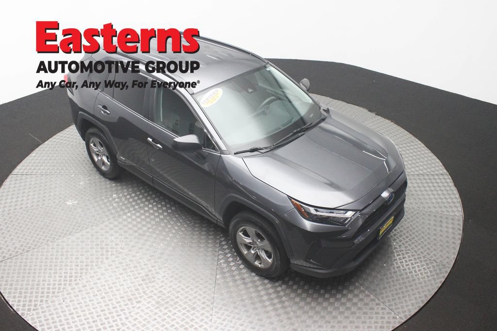 Used 2023 Toyota RAV4 LE AWD/4WD image 4