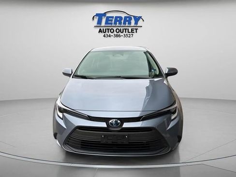 Used 2025 Toyota Corolla LE image 3