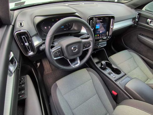 Used 2024 Volvo XC40 B5 Core AWD/4WD image 10