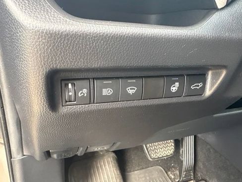 Used 2021 Toyota RAV4 XLE w/ Convenience Package AWD/4WD image 15