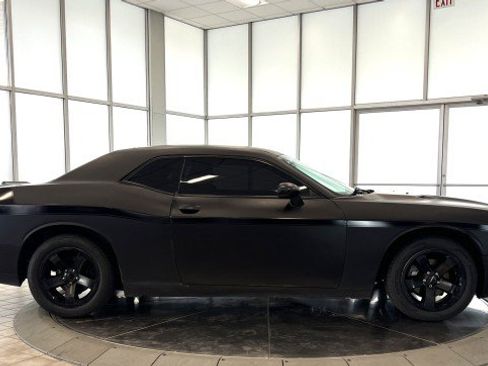 Used 2011 Dodge Challenger RWD image 8