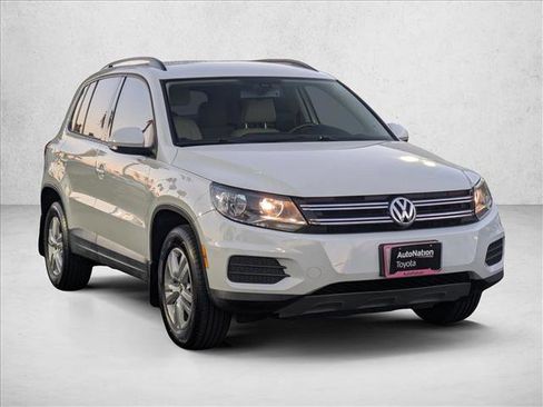Used 2017 Volkswagen Tiguan S image 3