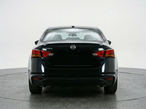 Used 2025 Nissan Altima 2.5 SV FWD image 7