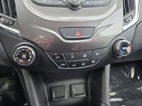 Used 2017 Chevrolet Cruze LT FWD image 25