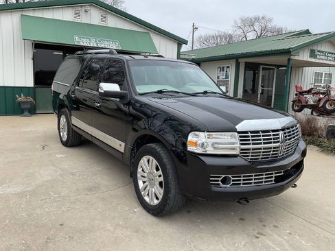 Used 2014 Lincoln Navigator L 4WD image 3