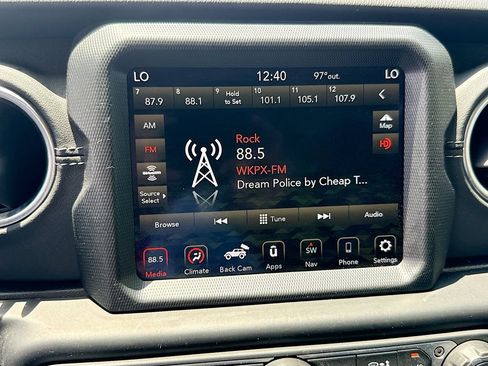 Used 2023 Jeep Wrangler Unlimited Sahara AWD/4WD image 15