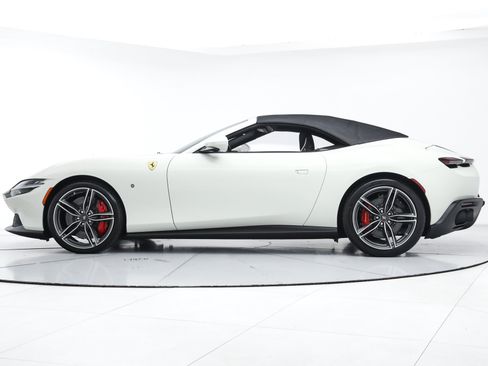 Certified 2025 Ferrari Roma Spider RWD image 7