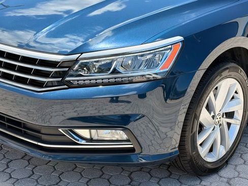 Used 2018 Volkswagen Passat 2.0T SE w/ SE Lighting Package FWD image 16