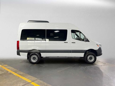 Used 2025 Mercedes-Benz Sprinter 2500 image 2