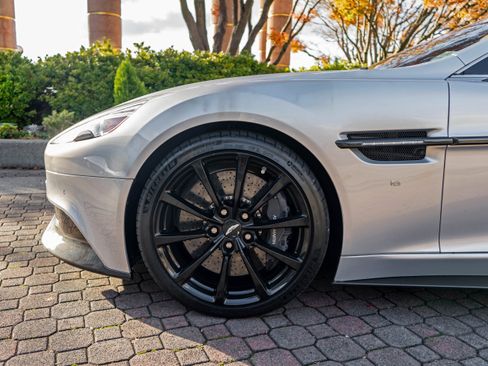 Used 2016 Aston Martin Vanquish Volante image 4