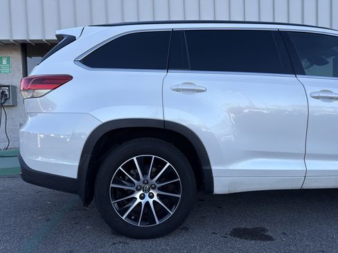Used 2017 Toyota Highlander SE image 37