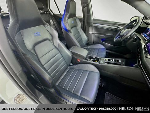 Used 2022 Volkswagen Golf R image 29