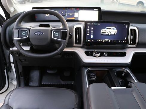 Used 2025 Ford Expedition Max Active AWD/4WD image 19