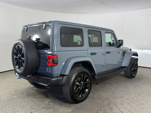 Used 2024 Jeep Wrangler Unlimited Sahara w/ Technology Group AWD/4WD image 9