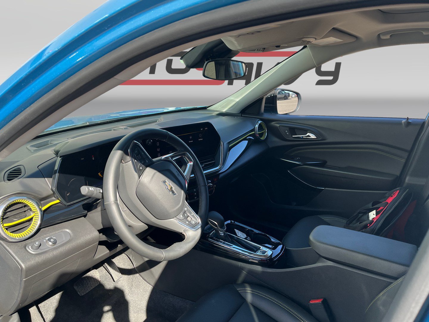 Used 2026 Chevrolet Trax ACTIV w/ Sunroof Package FWD image 10