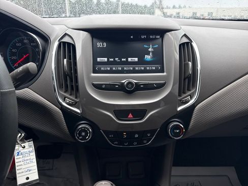 Used 2017 Chevrolet Cruze LT image 17