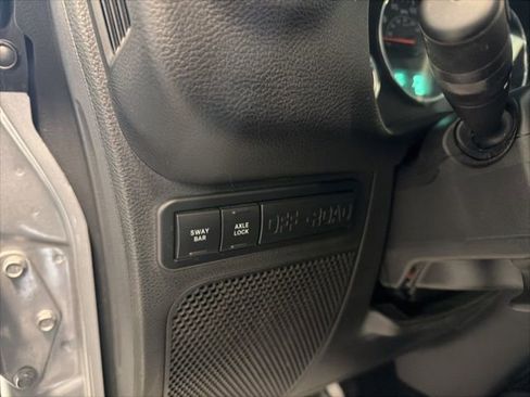 Used 2017 Jeep Wrangler Unlimited Rubicon w/ Connectivity Group AWD/4WD image 14