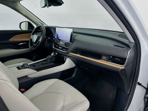 Used 2026 Toyota Grand Highlander AWD image 31