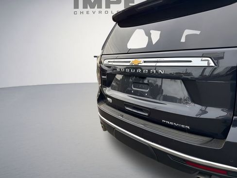 Used 2023 Chevrolet Suburban Premier AWD/4WD image 40