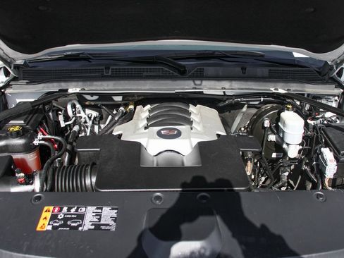 Used 2020 Cadillac Escalade ESV Luxury image 14