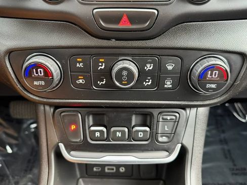Used 2019 GMC Terrain SLT w/ Preferred Package AWD/4WD image 24