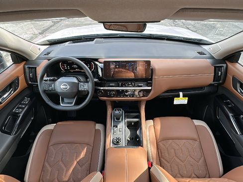 New 2026 Nissan Pathfinder Platinum image 17