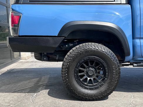 Used 2019 Toyota Tacoma TRD Off-Road AWD/4WD image 12