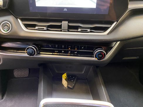 Used 2025 Chevrolet Equinox LT AWD/4WD image 42