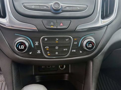 Used 2024 Chevrolet Equinox LT FWD image 31