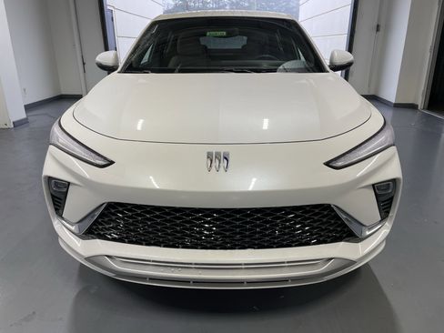 New 2026 Buick Envista Avenir image 2