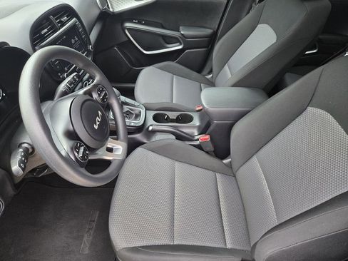 Used 2023 Kia Soul LX image 18