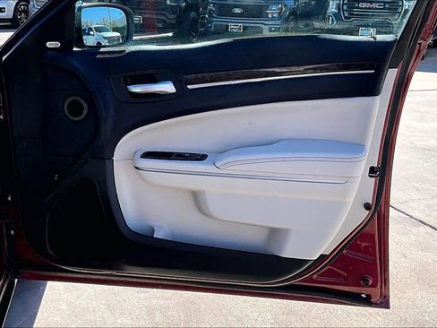 Used 2019 Chrysler 300 Limited image 21
