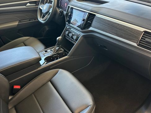 Used 2023 Volkswagen Atlas SE w/ Panoramic Sunroof Package FWD image 17