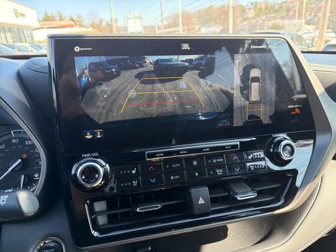 Used 2022 Toyota Highlander Limited image 19