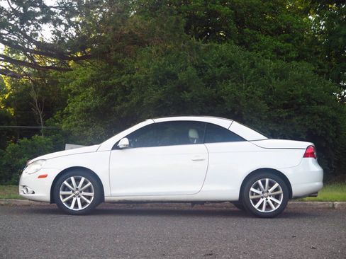 Used 2008 Volkswagen Eos 2.0T FWD image 2