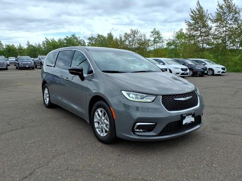 Used 2025 Chrysler Pacifica Select FWD image 7